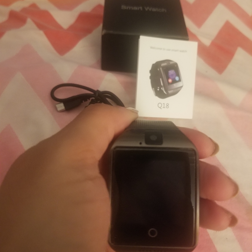 Q18 Smart watch  brand new with box and charger make an offer
